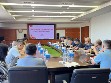 王俊講授深入貫徹中央八項規(guī)定精神學習教育專題黨課